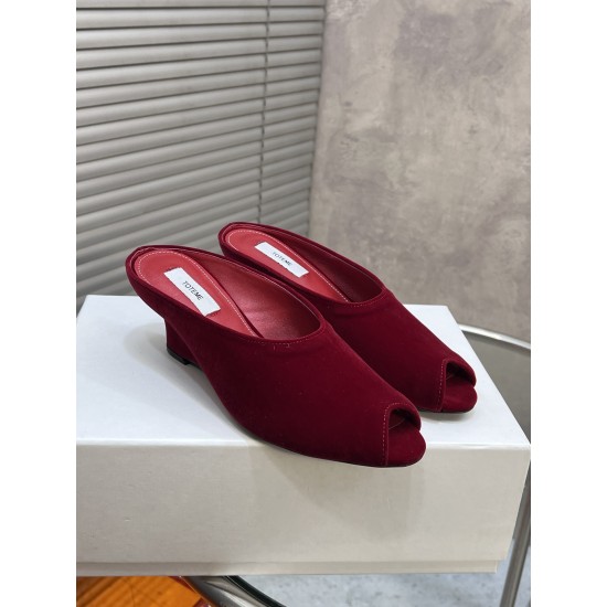 Toteme Shoes Collection
Women 35-40