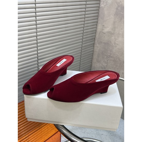 Toteme Shoes Collection
Women 35-40