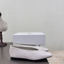 Toteme Shoes Collection
Women 35-40