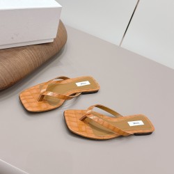 Toteme Shoes Collection
Women 35-40