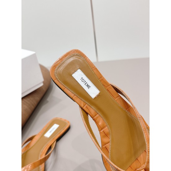 Toteme Shoes Collection
Women 35-40
