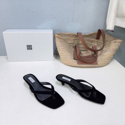 Toteme Shoes Collection
Women 35-40