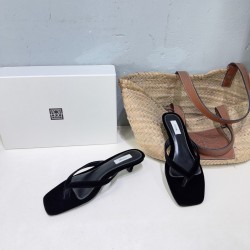 Toteme Shoes Collection
Women 35-40