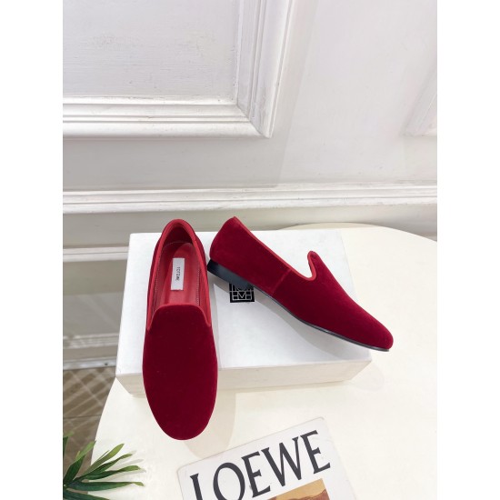Toteme Shoes Collection
Women 35-40
