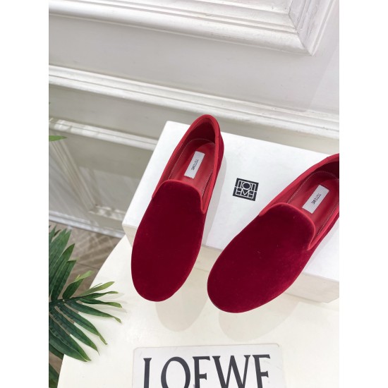 Toteme Shoes Collection
Women 35-40