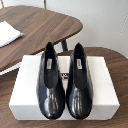 Toteme Shoes Collection
Women 35-40