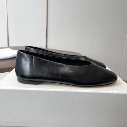 Toteme Shoes Collection
Women 35-40