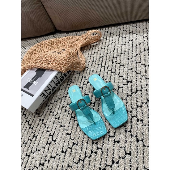 Toteme Shoes Collection
Women 35-40