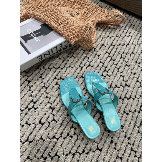 Toteme Shoes Collection
Women 35-40