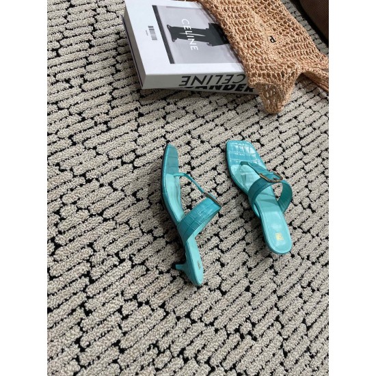 Toteme Shoes Collection
Women 35-40