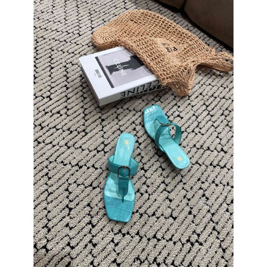 Toteme Shoes Collection
Women 35-40