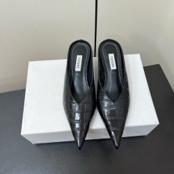 Toteme Shoes Collection
Women 35-40
