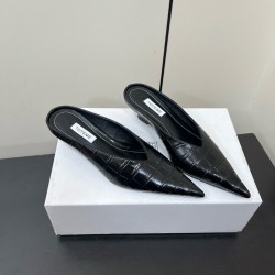 Toteme Shoes Collection
Women 35-40