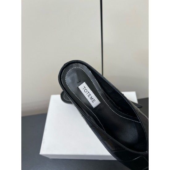 Toteme Shoes Collection
Women 35-40
