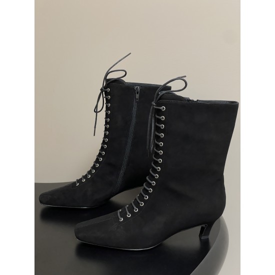 Toteme Shoes Collection
Women 35-40