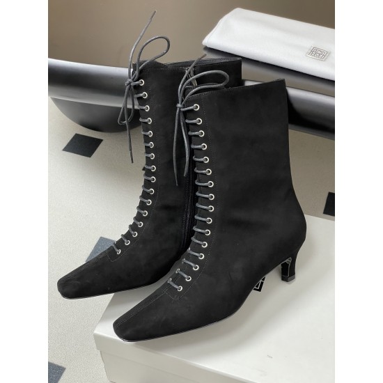 Toteme Shoes Collection
Women 35-40