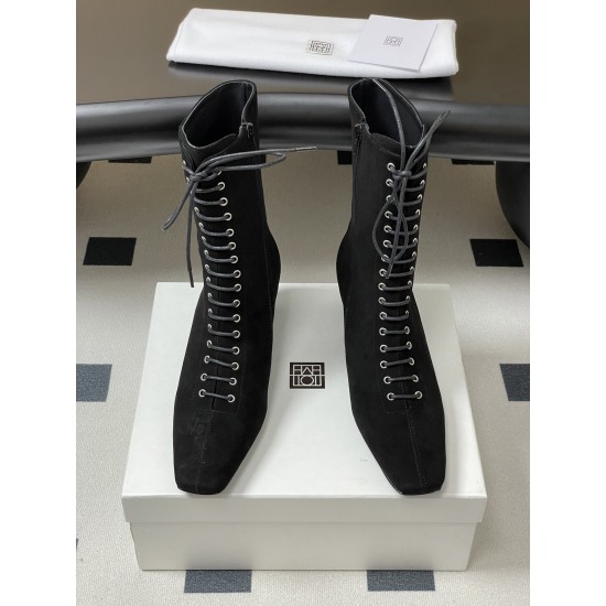 Toteme Shoes Collection
Women 35-40