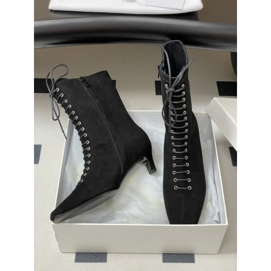 Toteme Shoes Collection
Women 35-40