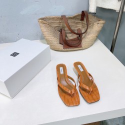 Toteme Shoes Collection
Women 35-40