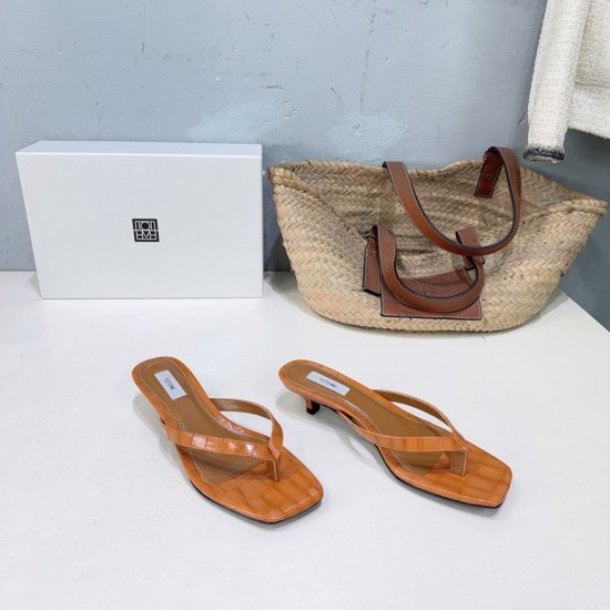 Toteme Shoes Collection
Women 35-40
