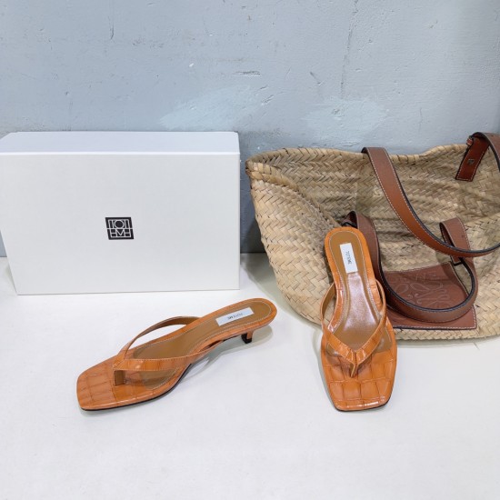 Toteme Shoes Collection
Women 35-40