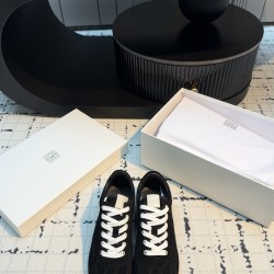 Toteme Shoes Collection
Women 35-40