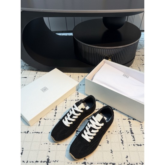 Toteme Shoes Collection
Women 35-40