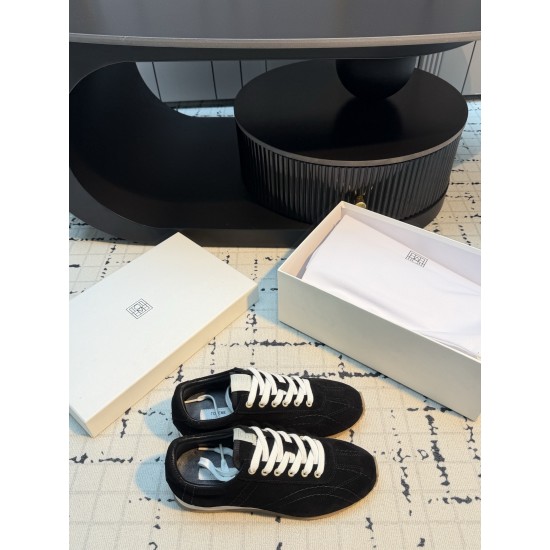 Toteme Shoes Collection
Women 35-40