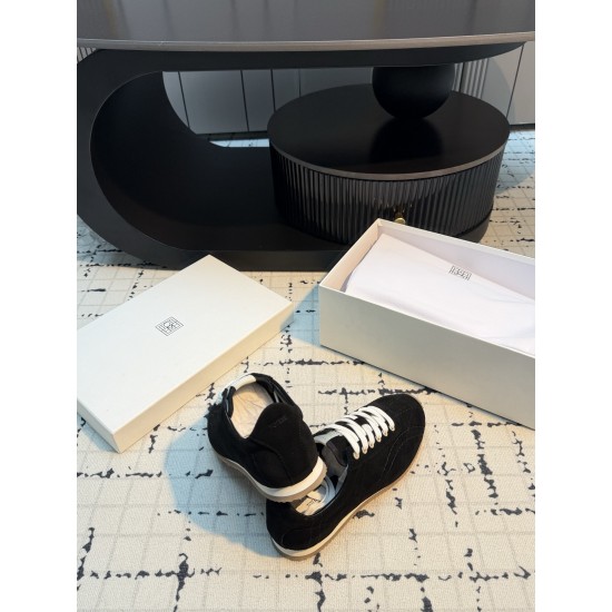 Toteme Shoes Collection
Women 35-40