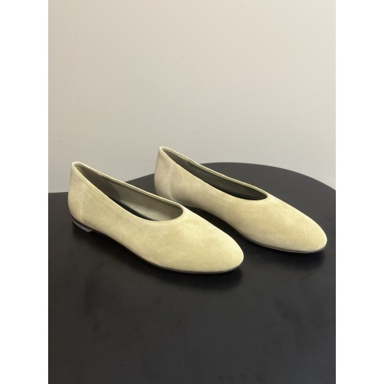 Toteme Shoes Collection
Women 35-40