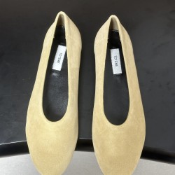 Toteme Shoes Collection
Women 35-40