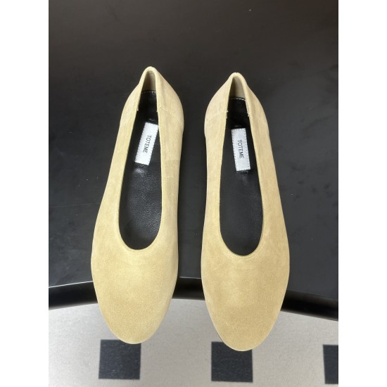 Toteme Shoes Collection
Women 35-40