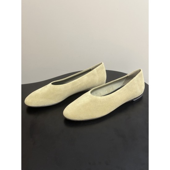Toteme Shoes Collection
Women 35-40