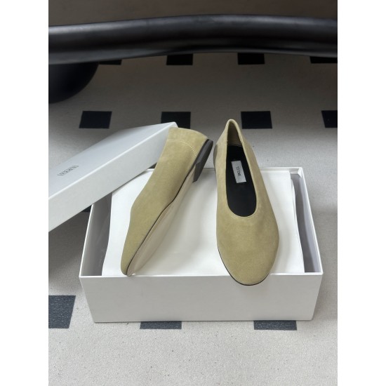 Toteme Shoes Collection
Women 35-40