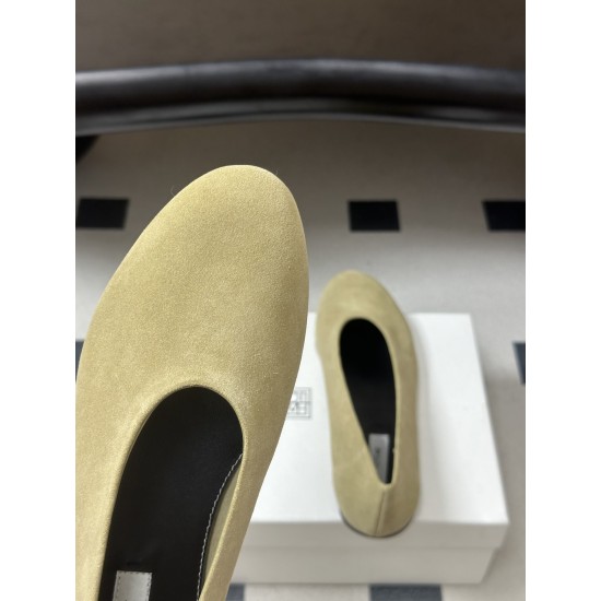 Toteme Shoes Collection
Women 35-40