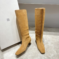 Toteme Shoes Collection
Women 35-40