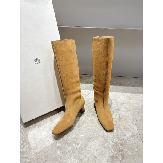 Toteme Shoes Collection
Women 35-40