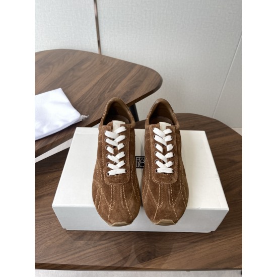 Toteme Shoes Collection
Women 35-40