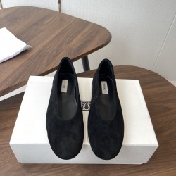 Toteme Shoes Collection
Women 35-40