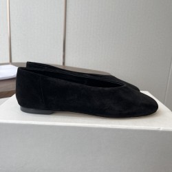 Toteme Shoes Collection
Women 35-40
