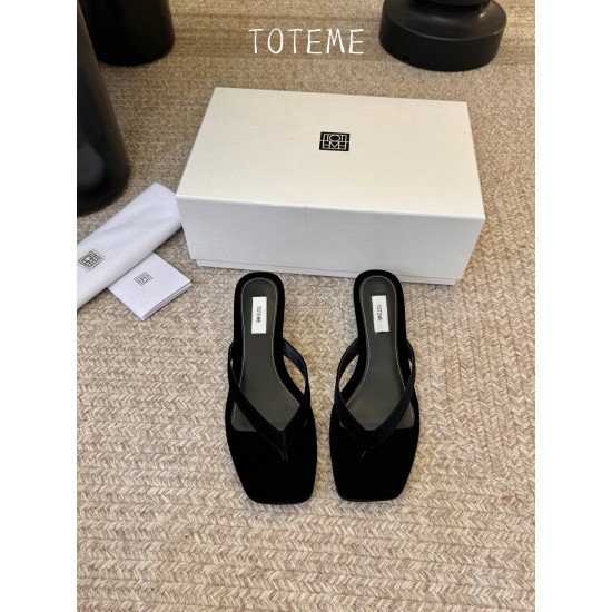 Toteme Shoes Collection
Women 35-40