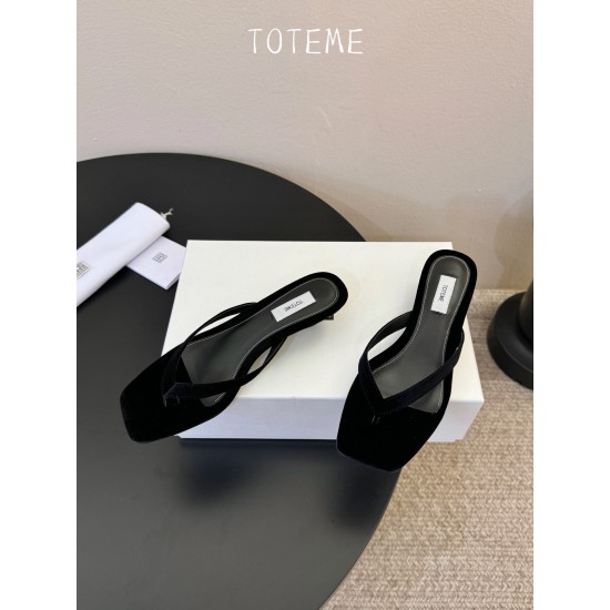 Toteme Shoes Collection
Women 35-40