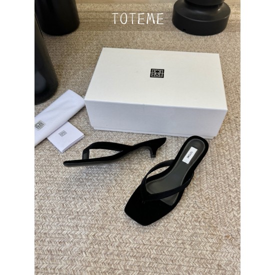 Toteme Shoes Collection
Women 35-40