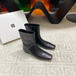 Toteme Shoes Collection
Women 35-40