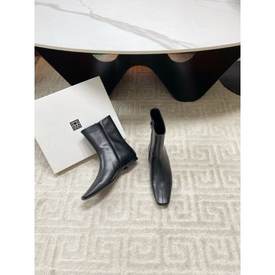 Toteme Shoes Collection
Women 35-40