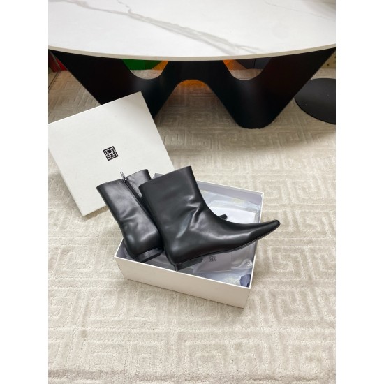 Toteme Shoes Collection
Women 35-40