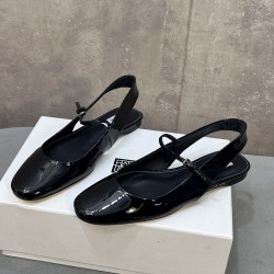 Toteme Shoes Collection
Women 35-40