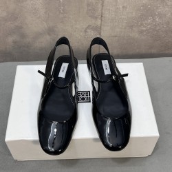 Toteme Shoes Collection
Women 35-40