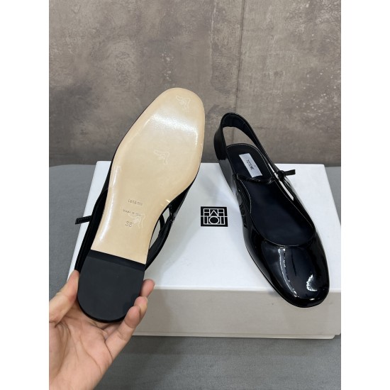 Toteme Shoes Collection
Women 35-40