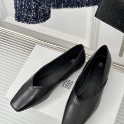 Toteme Shoes Collection
Women 35-40